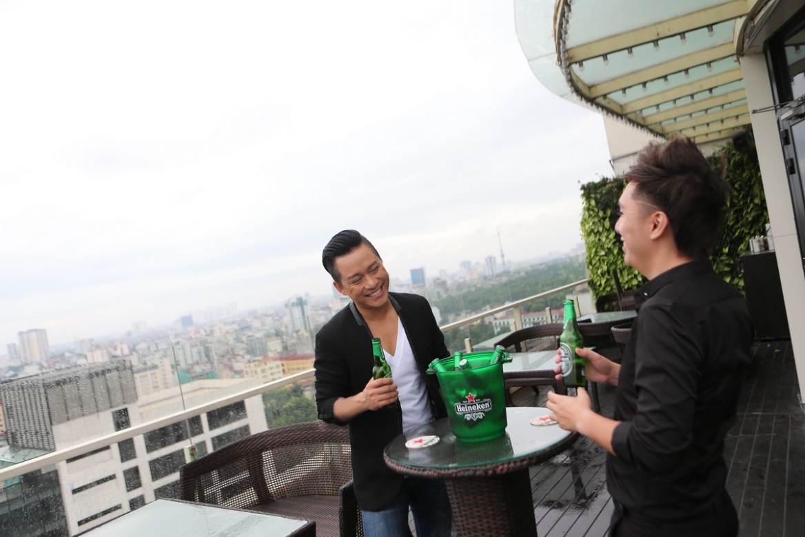   The Rooftop là điểm lý tưởng để ngắm nhìn Hà Nội từ trên cao.