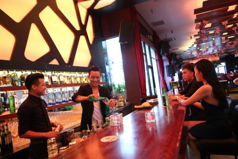 Chiêm ngưỡng Hà Nội qua góc nhìn 360 độ đầy mê hoặc tại The Rooftop Bar
