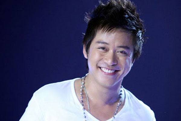 Tuan Hung kham pha Ha Noi ve dem hinh anh