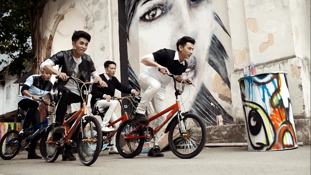 … và các chàng trai trong nhóm 365 cũng lập tức lên đường.