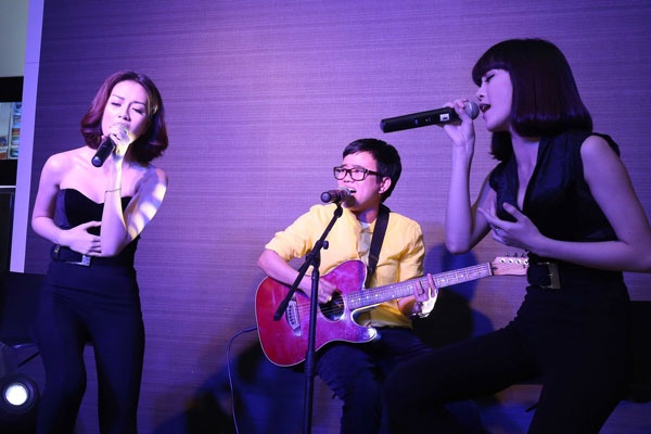 Dan sao Viet khuay dong ngoi nha thong minh hinh anh