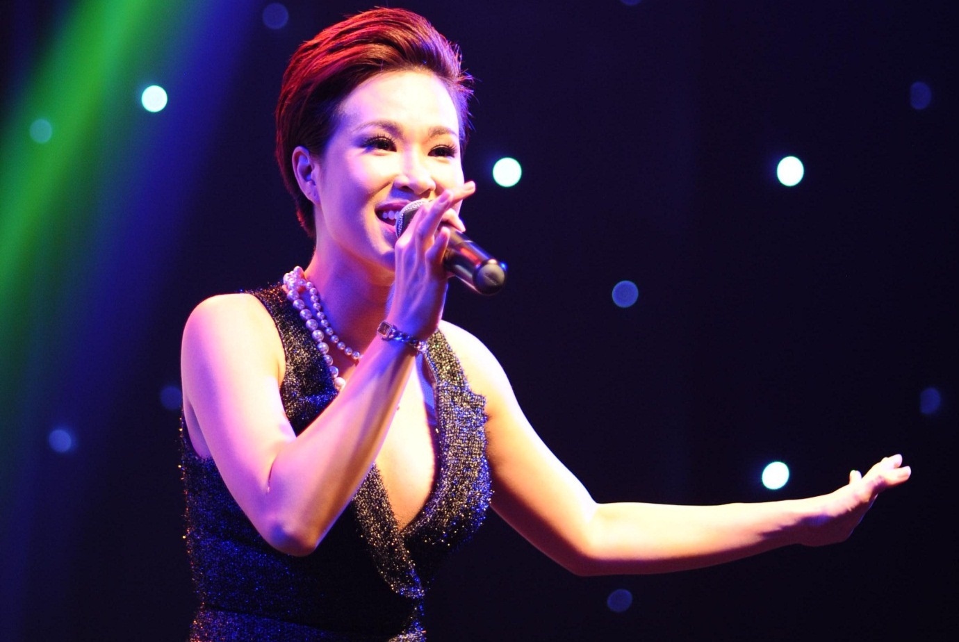 Uyen Linh dien dam anh bac quyen ru khan gia thu do hinh anh