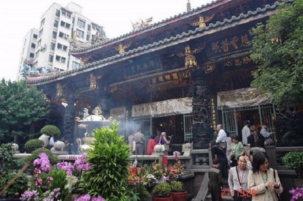  Long Sơn tự - một danh lam thắng cảnh nổi tiếng cổ kính ở phía Tây Nam thành phố Đài Bắc.