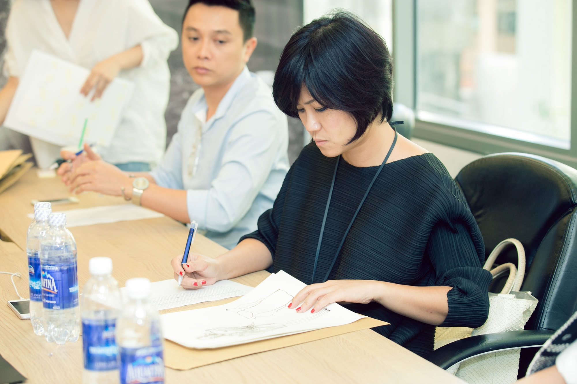      Với Tổng biên tập báo F Fashion Nguyễn Thanh Hương, cô cho rằng “Năm nay các thí sinh phần lớn hiểu được đề tài của cuộc thi nên có rất nhiều phác thảo thể hiện ý tưởng tốt. Bản thân các ý tưởng cũng rất đa dạng. Các bạn đã bám vào chủ đề và bỏ nhiều công sức để có những sáng tạo rất độc đáo”. 