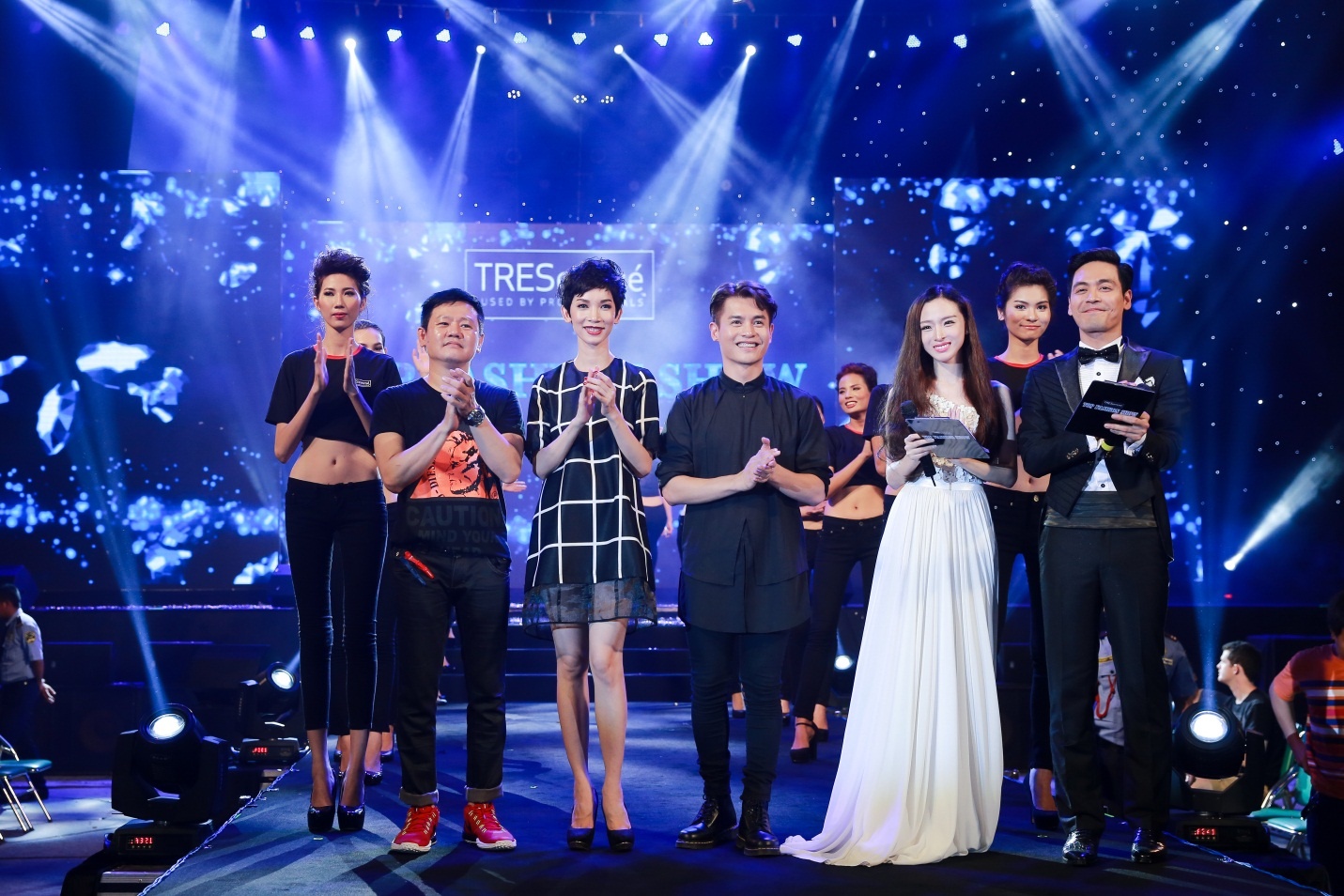 Với sự đồng hành của nhãn hàng TRESemmé, Top Fahsion Show 2014 quy tụ sự tham gia của những chuyên gia hàng đầu trong lĩnh vực thời trang như Xuân Lan, Nam Trung…