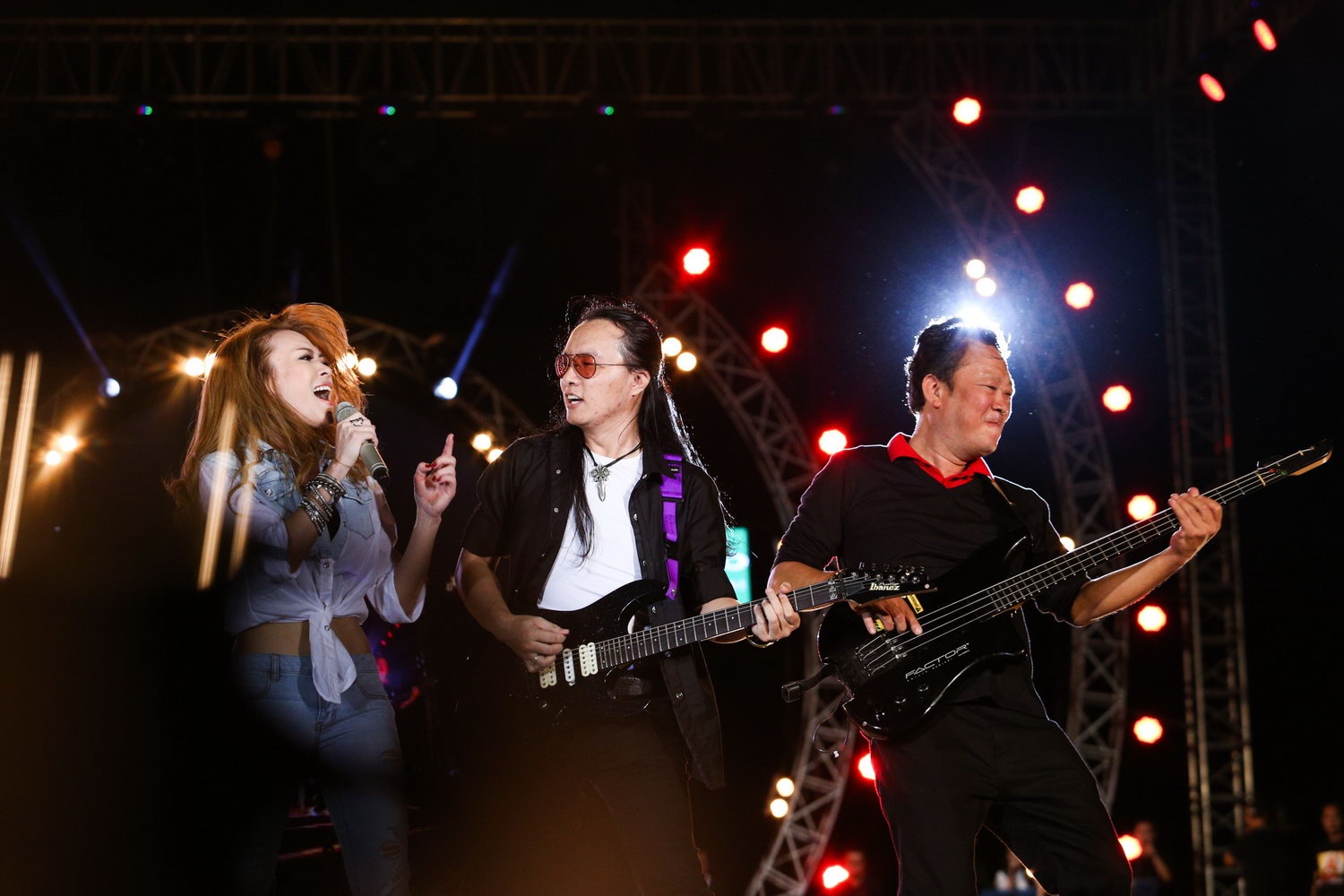   Mỹ Tâm thăng hoa cùng Lê Quang,  Tâm Vinh.