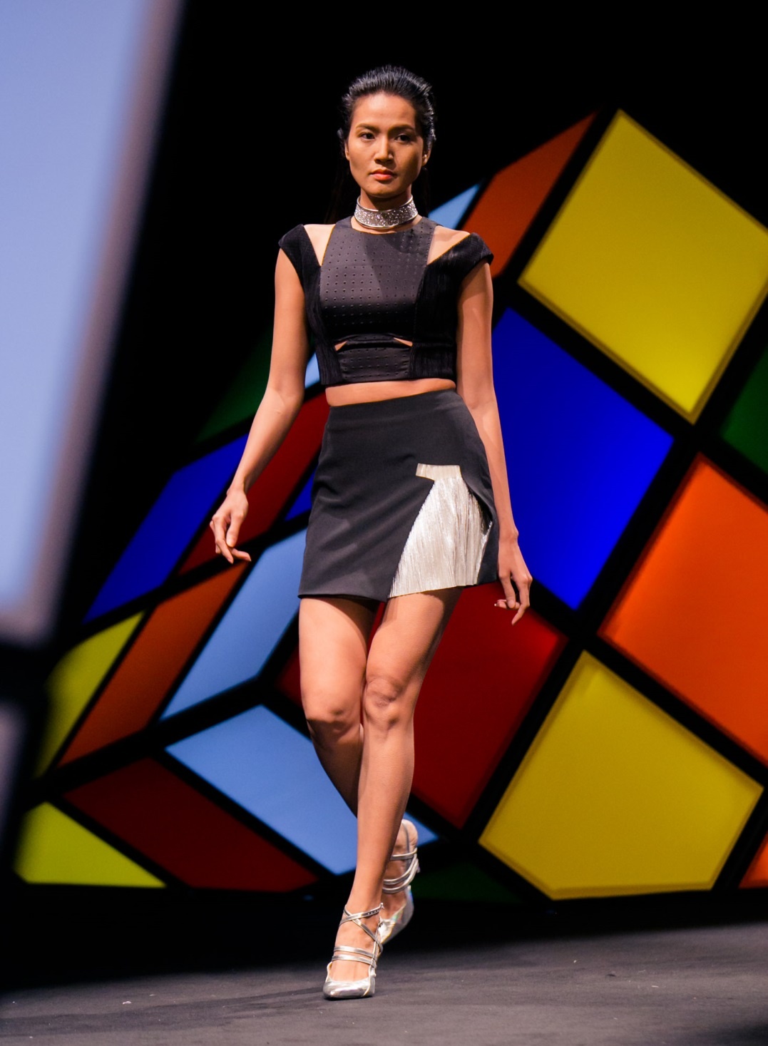   Không chỉ chú trọng đến sự tối giản trên sân khấu trình diễn, Elle Fashion Show còn thể hiện sự tinh tế trong kết hợp trang phục với xu hướng tóc quốc tế.  