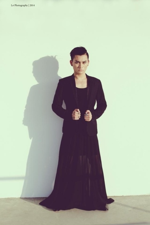  Vẻ phóng khoáng, thu hút và có chút nổi loạn luôn đi cùng chàng trai 26 tuổi này trong từng shoot ảnh dự thi trên http://zing.vn/fashionista 