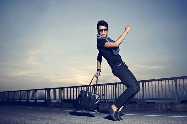 Guong mat noi bat do bo vong so khao Fashionista Vietnam hinh anh