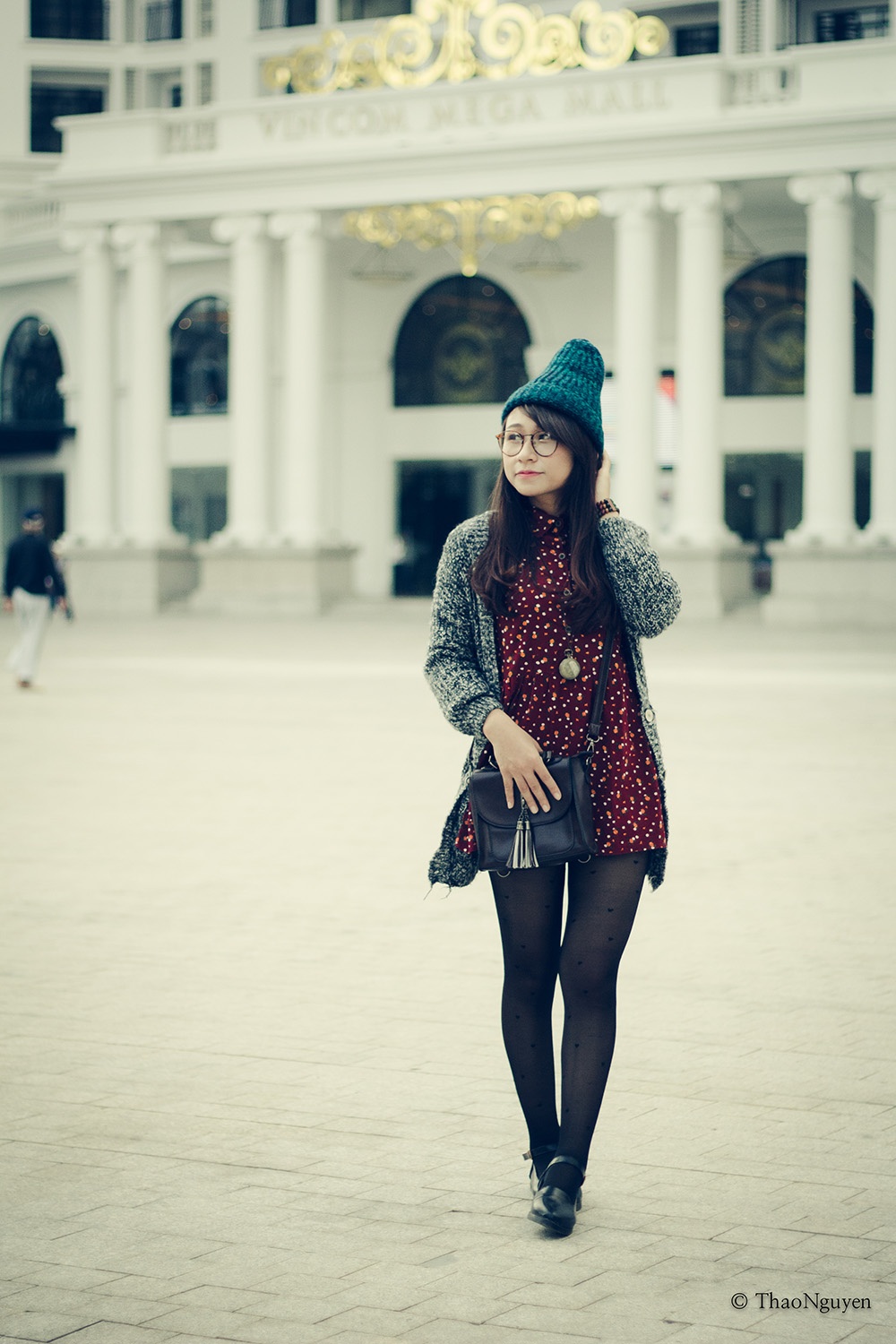      Các tông màu trung tính, trầm được kết hợp điệu nghệ tạo vẻ đáng yêu, thời thượng cho cô sinh viên gốc Nghệ An.