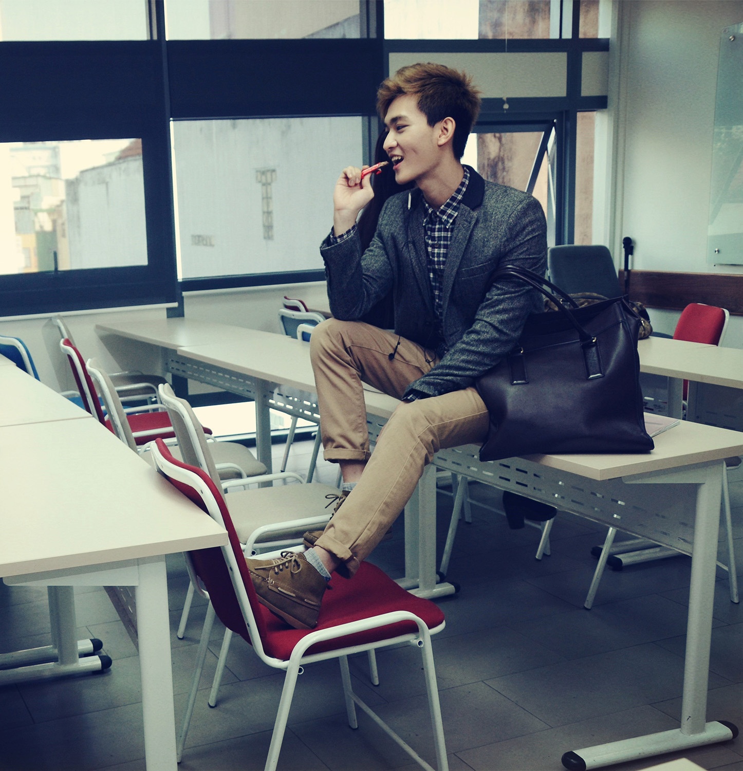      Wong Công Thành tạo dấu ấn tại Fashionista Vietnam với khuôn mặt ưa nhìn và phong cách preppy đầy tinh nghịch, sôi động.