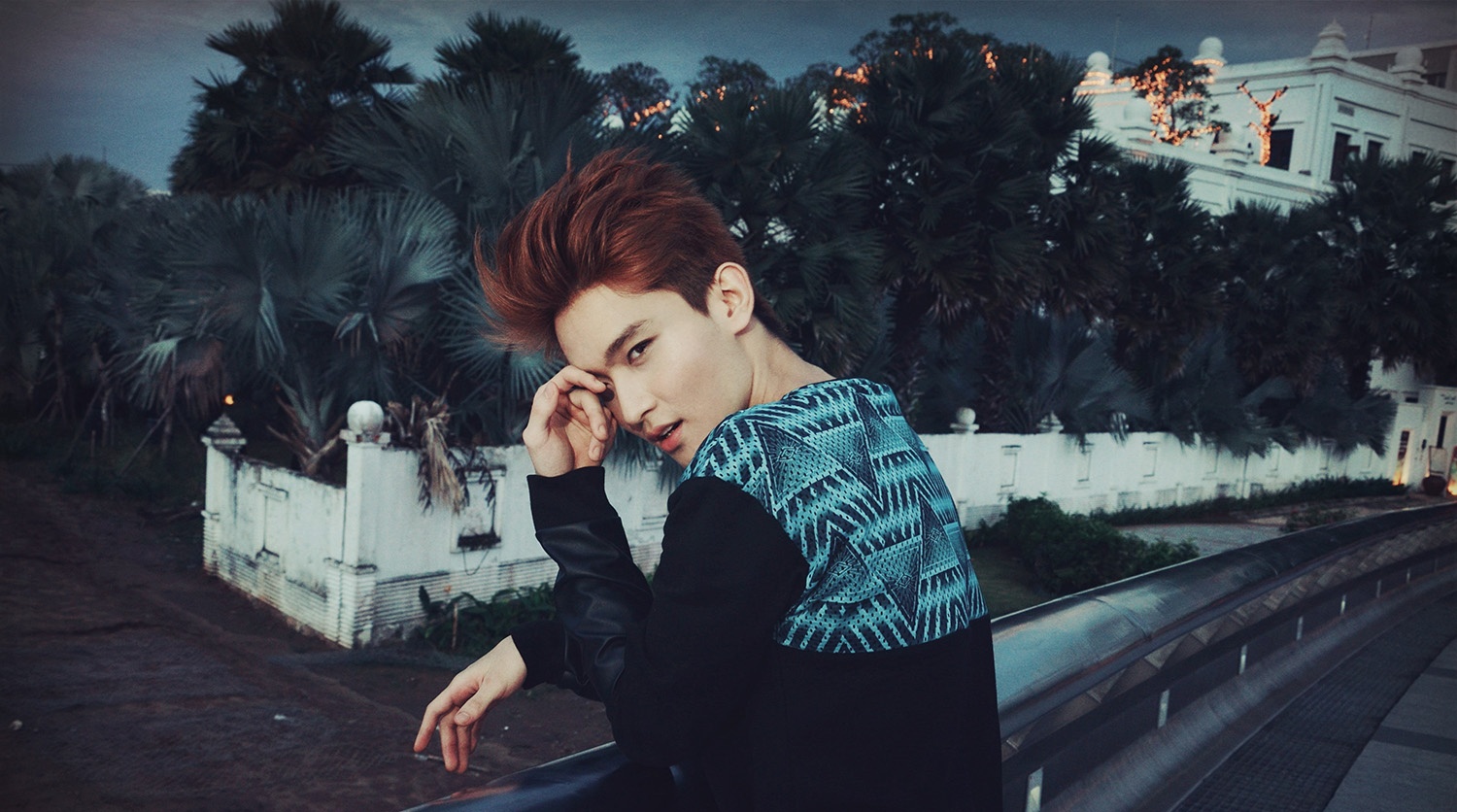     Để tạo điểm nhấn cho combo trang phục cổ điển, cậu chọn những chất liệu mang đến vẻ năng động như kha-ki, da lộn, dạ...