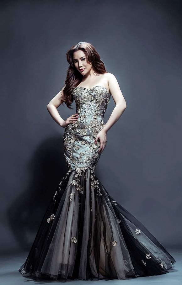 Nữ ca sĩ ngày càng xinh đẹp và thời trang.