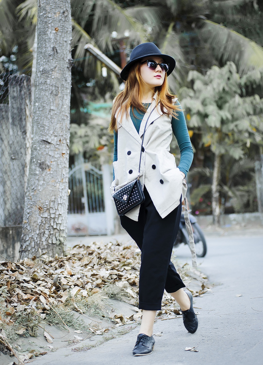    Phong cách layering được cô kết hợp nhuần nhuyễn để mang đến vẻ năng động, thanh lịch.   