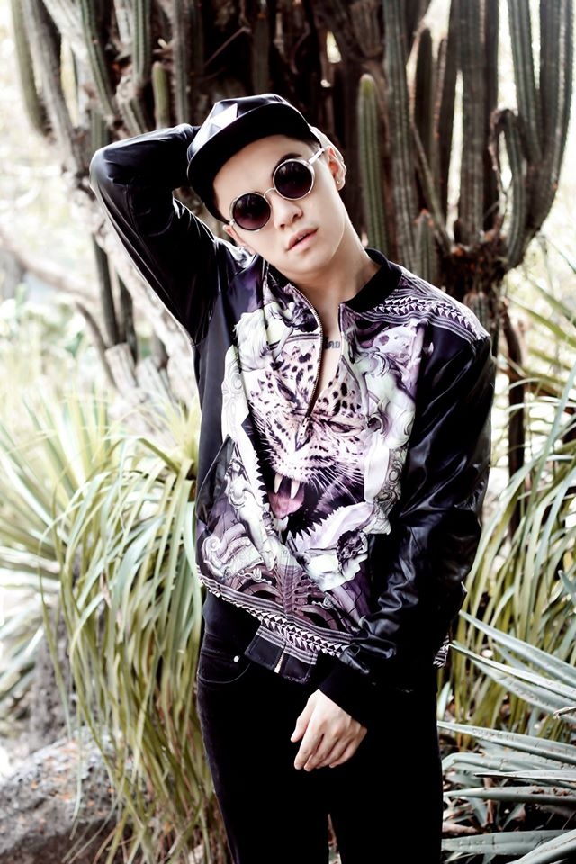 In 3D họa tiết động vật là một trong những điểm nhấn không thể bỏ qua của năm 2014. Thanh Phong đã tăng thêm độ “ngầu” cho trang phục bằng chất liệu da, đinh tán. 