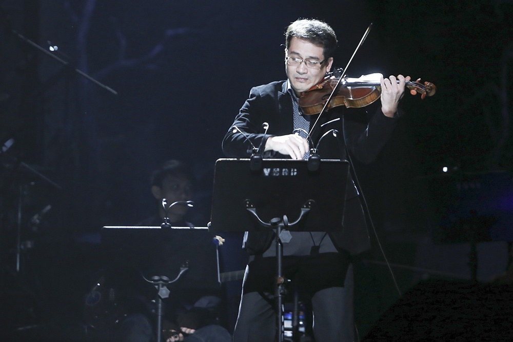 Xuân Huy với mà solo Đêm đông khiến cho toàn bộ khán phòng như lặng đi vì xúc động.