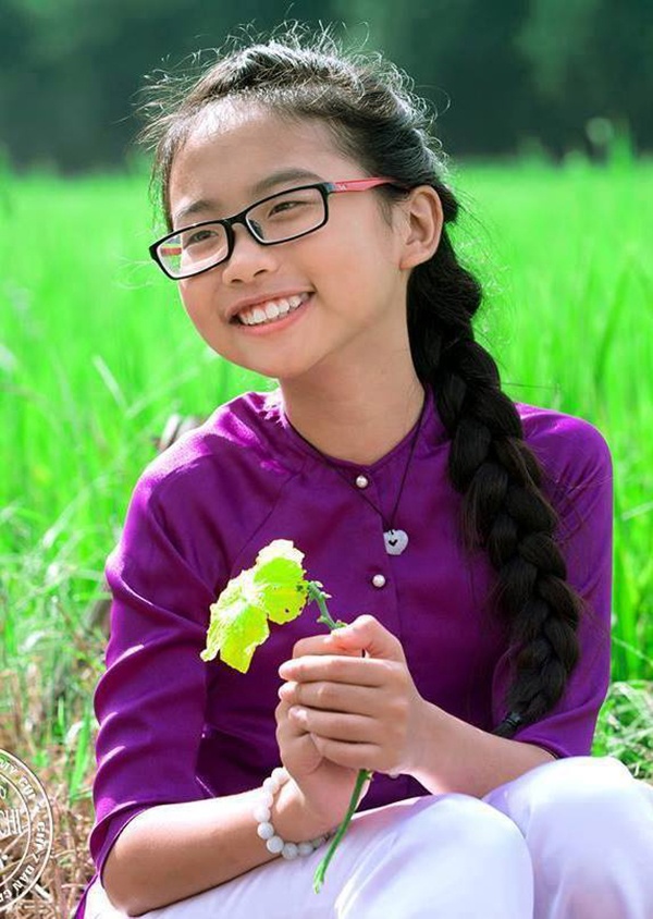  Tại giải Cống hiến năm 2013, ca sĩ nhí Phương Mỹ Chi đã không có cơ hội góp mặt ở hạng mục Nghệ sĩ mới của năm. Lý giải về điều này, BTC cho hay ca sĩ nhí này có thể coi là “hiện tượng” thu hút sự quan tâm của công chúng kể từ khi tham gia Giọng hát Việt nhí. Tuy nhiên, xét tổng thể, Phương Mỹ Chi vẫn là “trẻ con hát nhạc người lớn”, điều đó chưa thực sự đúng với lứa tuổi của em.