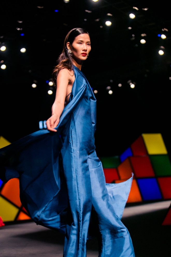 Tóc xoăn nhẹ được dự đoán sẽ lên ngôi trong mùa mốt 2015.