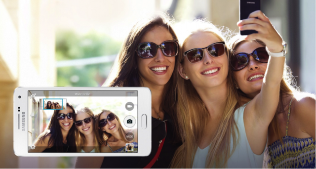 Chức năng Selfie góc rộng (Wide Selfie) trên Galaxy A5 cho phép người dùng Selfie theo phong cách panorama bằng cách ghép 3 tấm hình từ trái/giữa/phải.