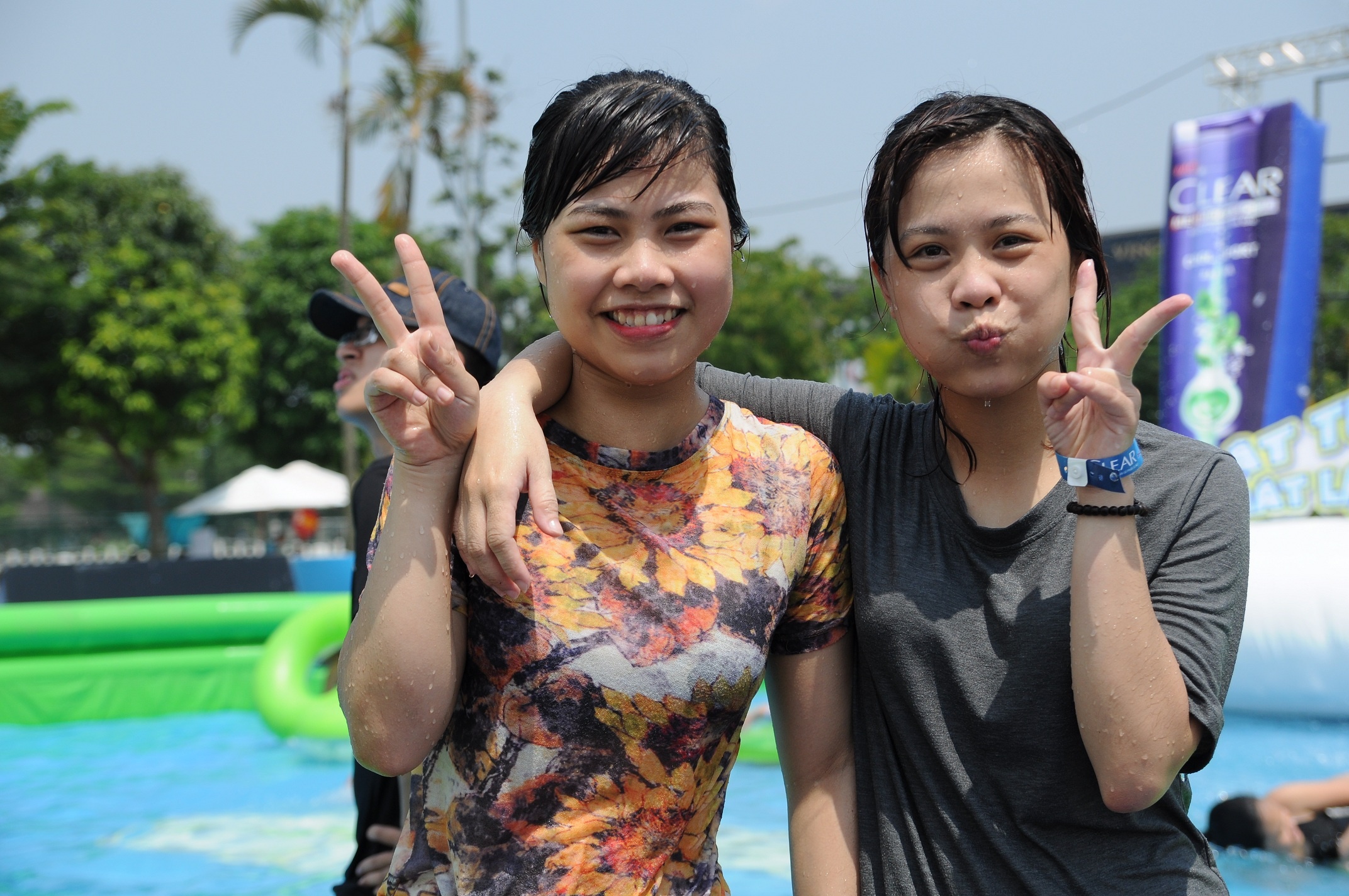 Gioi tre phan khich voi thien duong mua he giua long thu do hinh anh