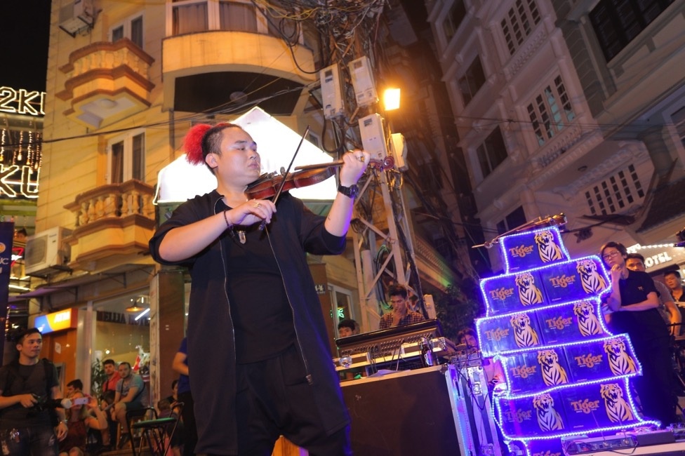 Gioi tre hao hung voi nghe thuat duong pho hinh anh