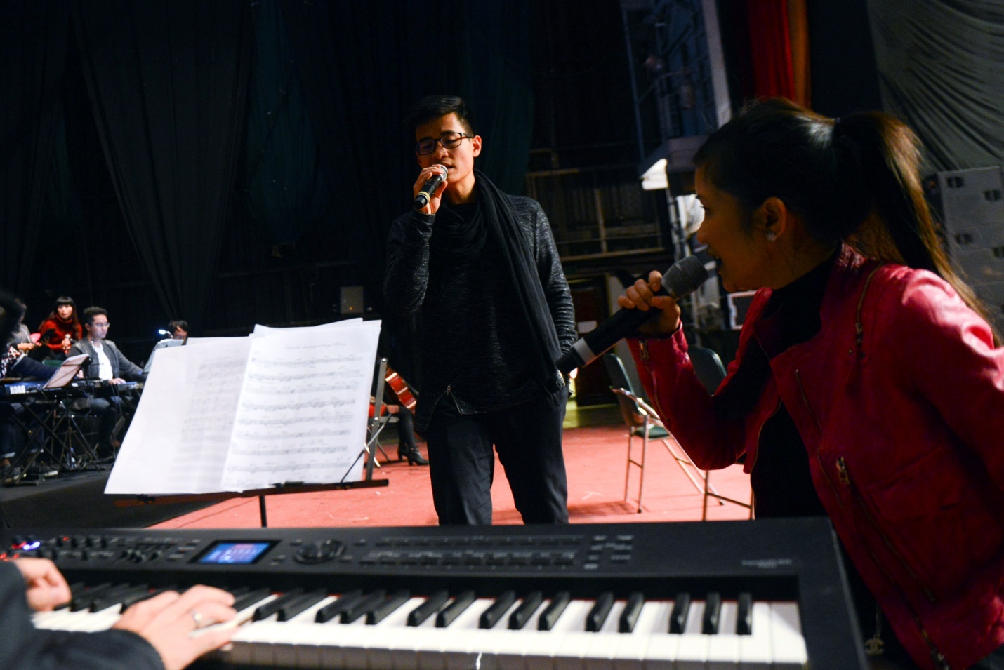     Đây cũng là lần xuất hiện hiếm hoi của Hà Anh Tuấn sau biến cố gia đình.