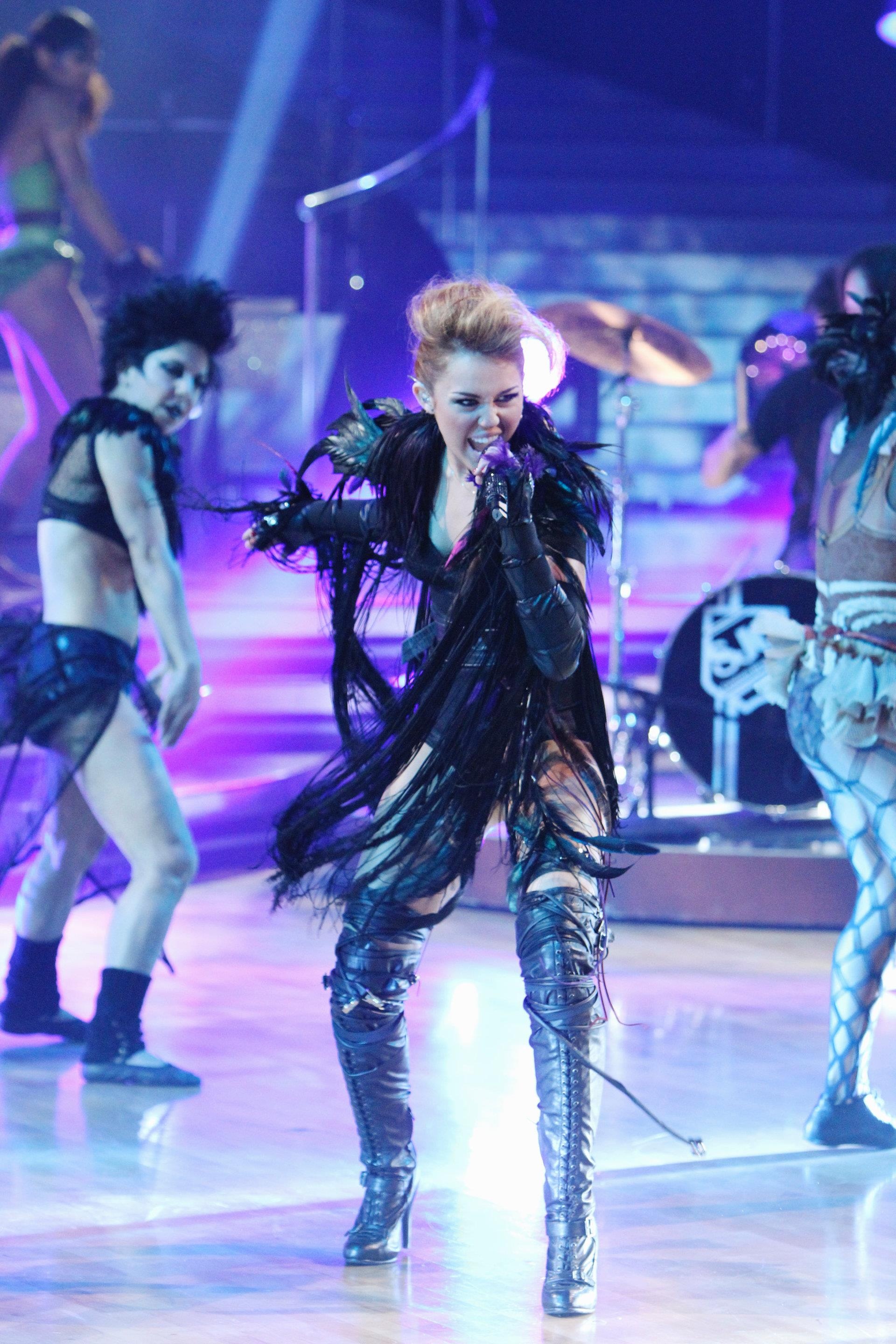 dam cuoi miley anh 2