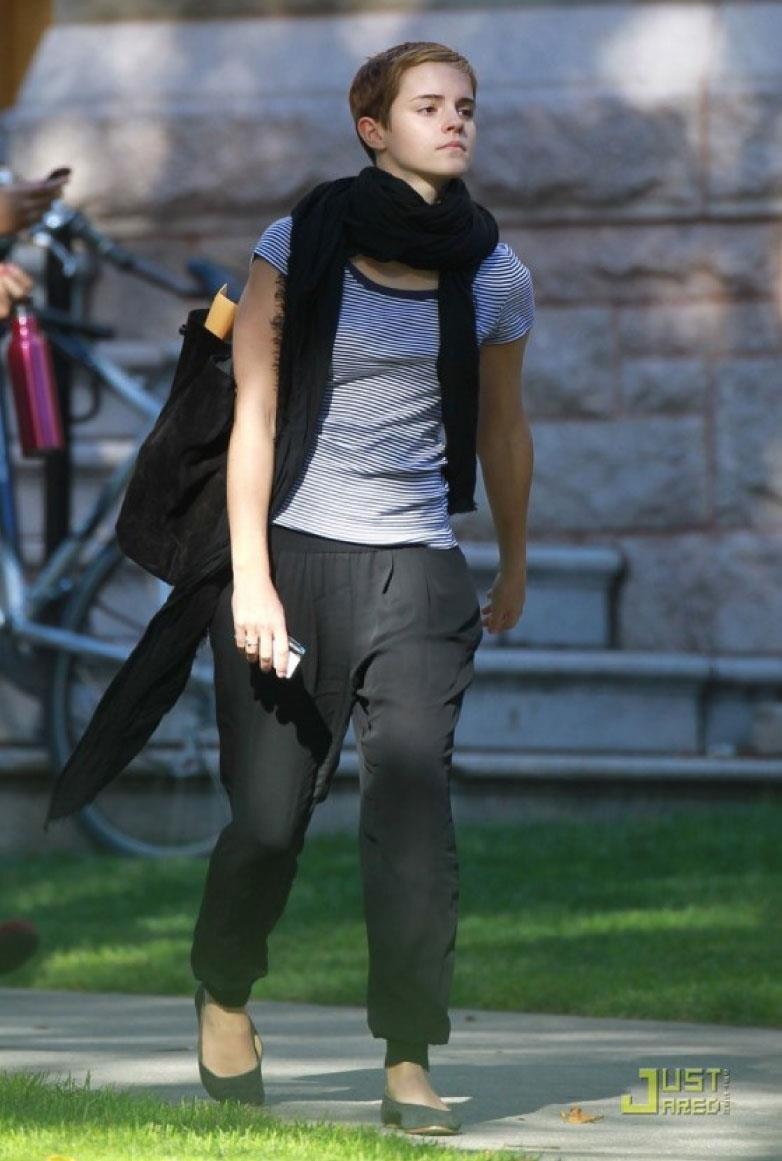 emma watson mac loi trang phuc anh 2