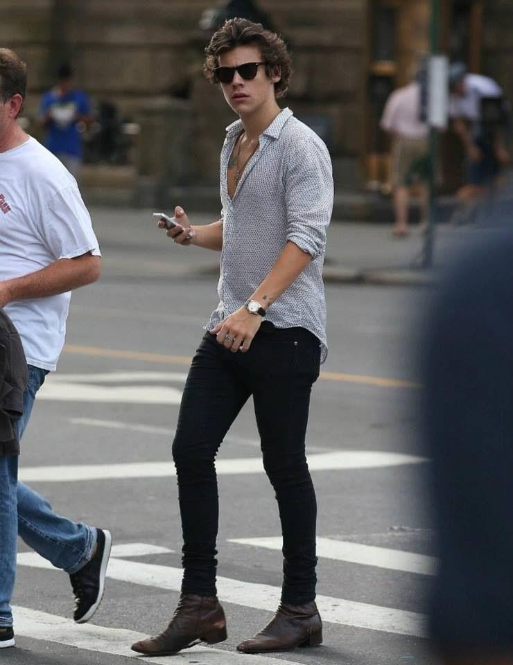 harry styles ngực trần trên tạp chí ảnh 2 harry styles nguc tran tren tap chi anh 2