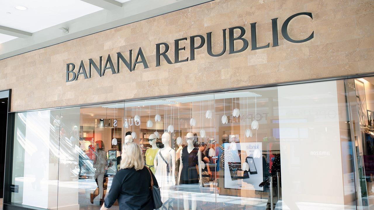 Sau H&M, hang Banana Republic bat dau cho thue quan ao tu ngay 1/9 hinh anh