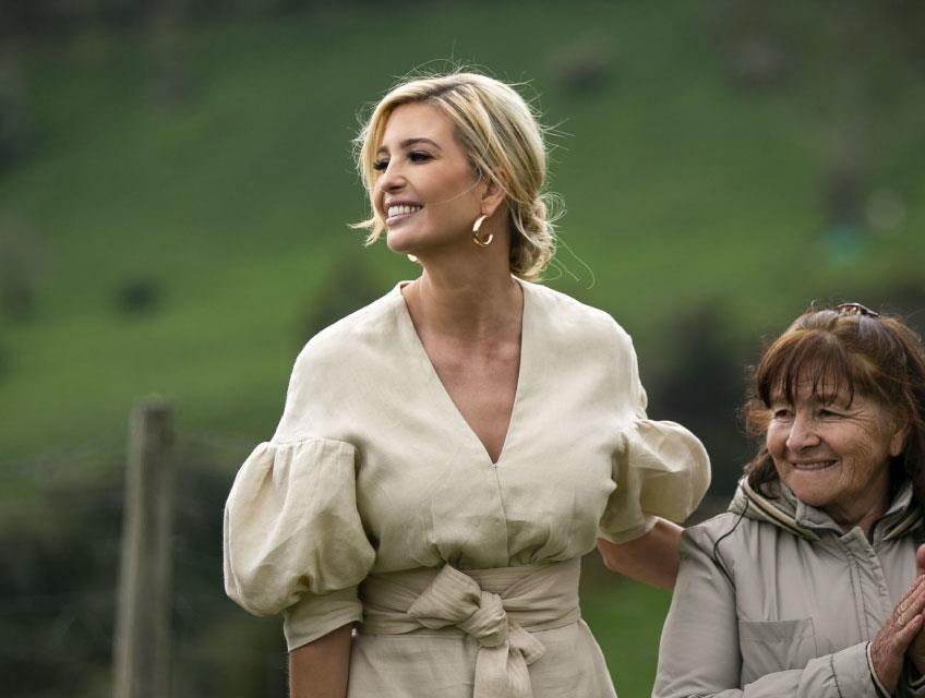 Con gai Donald Trump bi chi trich vi mac vay dat do di tu thien hinh anh