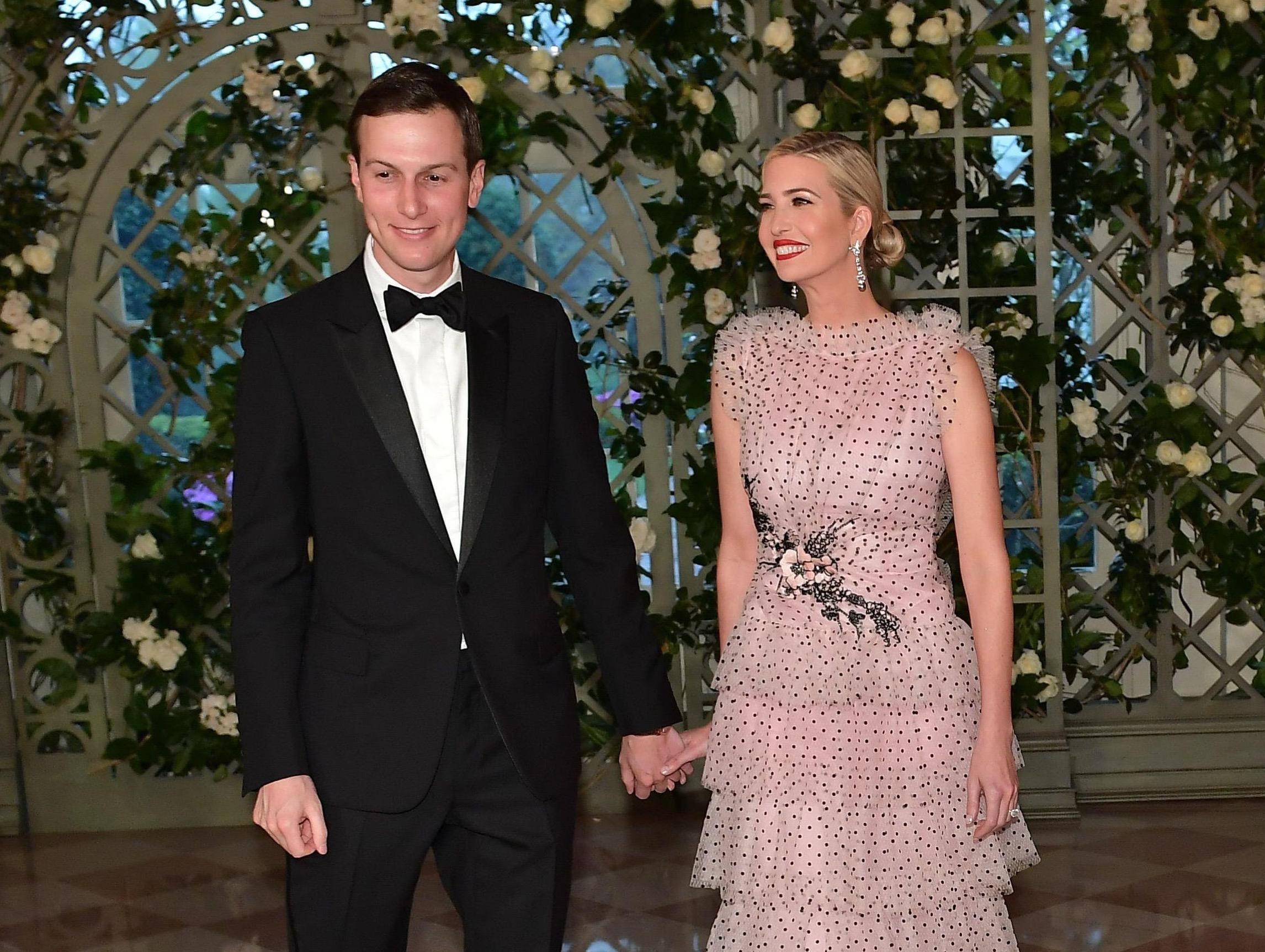 Con gai Donald Trump nhieu lan gay tranh cai ve trang phuc du su kien hinh anh