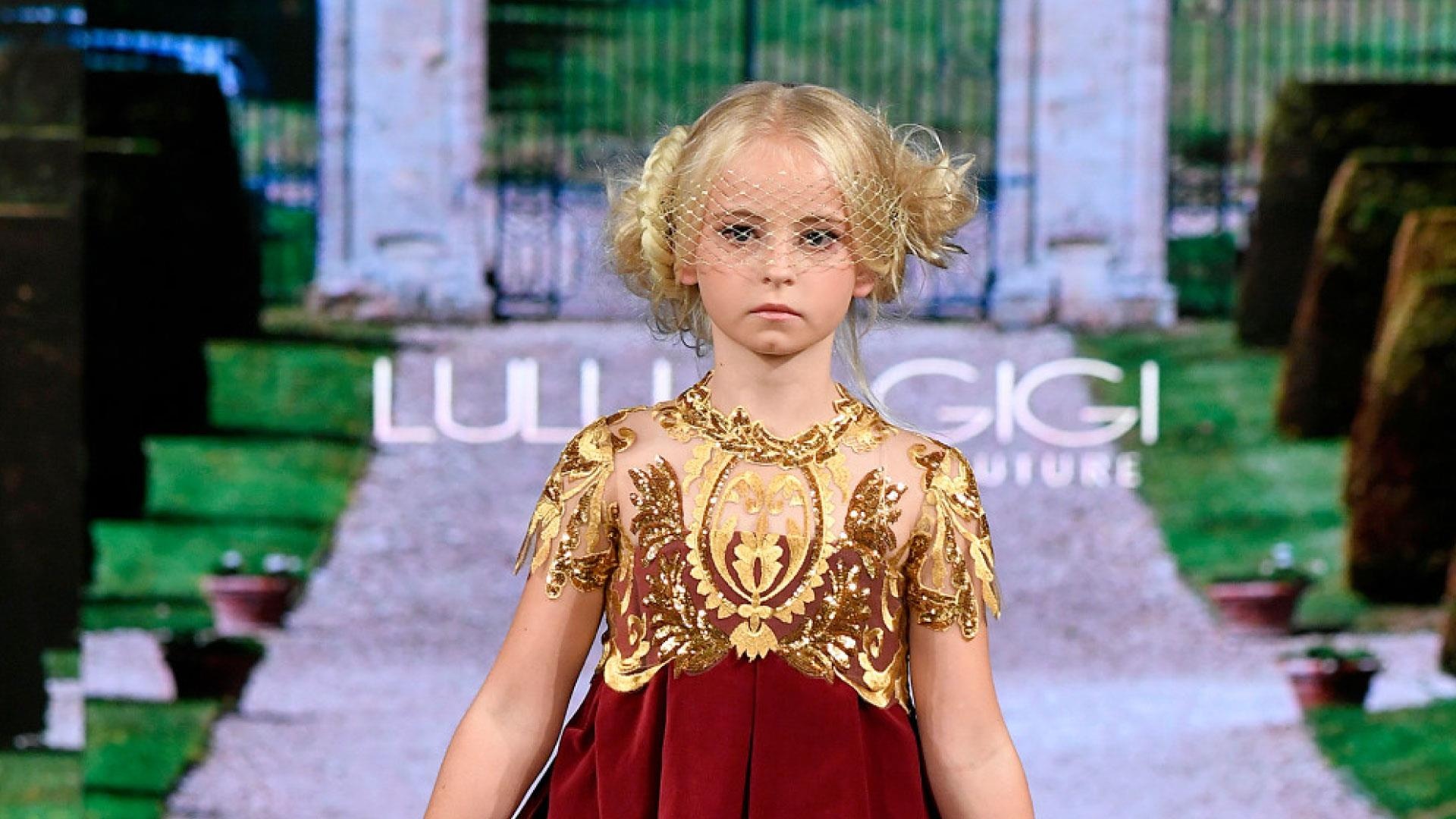 Mau nhi tan tat 9 tuoi sai buoc tren san dien thoi trang hinh anh