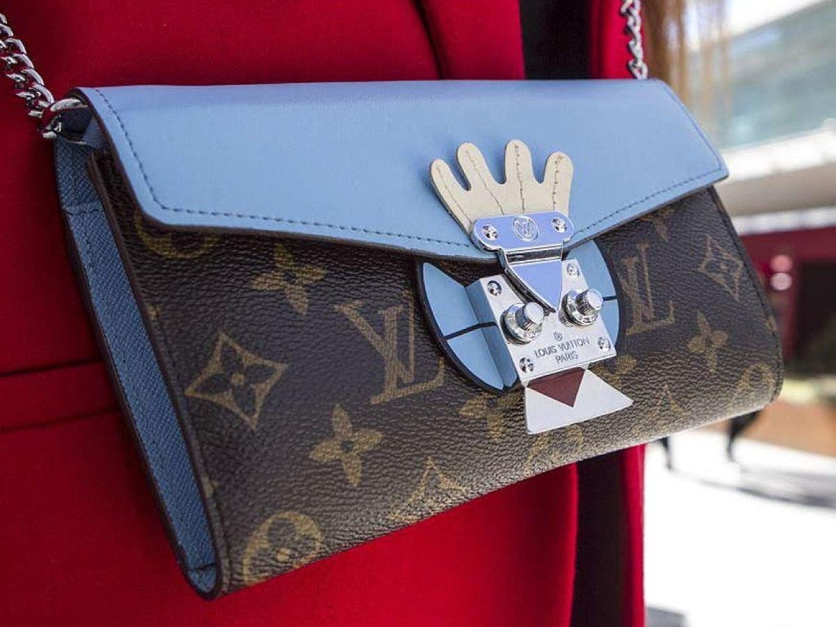 5 buoc don gian de phan biet tui Louis Vuitton that - gia hinh anh