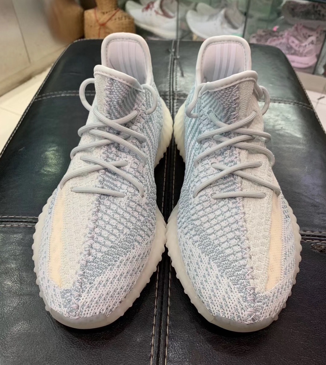 Adidas yeezy 350 v2 cloud white ảnh 1 Adidas yeezy 350 v2 cloud white anh 1