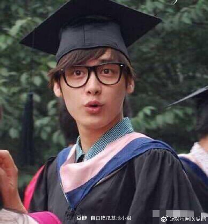 sao hoa ngu mac dong phuc tot nghiep anh 9