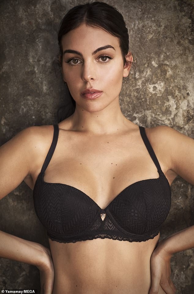 ban gai ronaldo dien do sexy anh 2