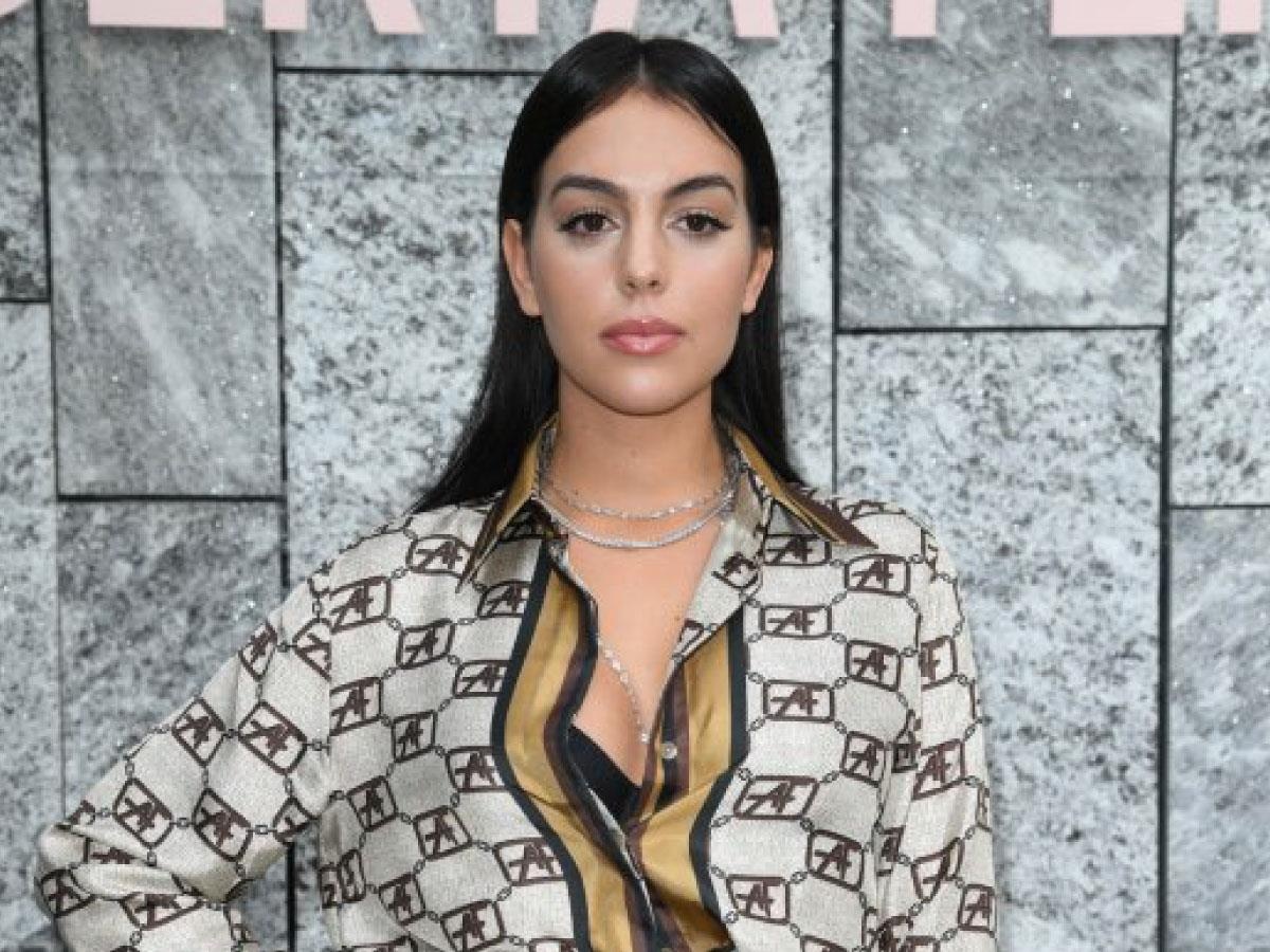 Ban gai Ronaldo khoe kheo vong mot cang day tai show dien Milan hinh anh