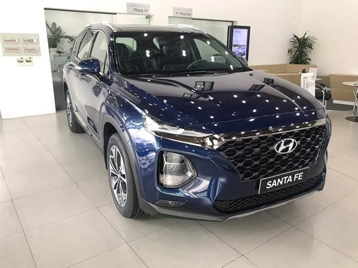 Hyundai Santa Fe ha nhiet 'bia kem lac', Ford Everest giam gia hinh anh