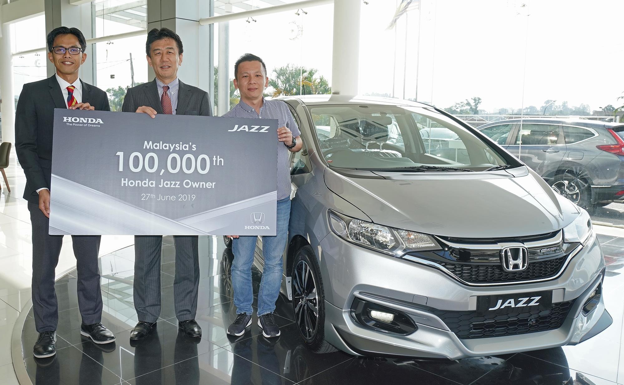 Honda Jazz ban chay o Malaysia, e am o Viet Nam hinh anh