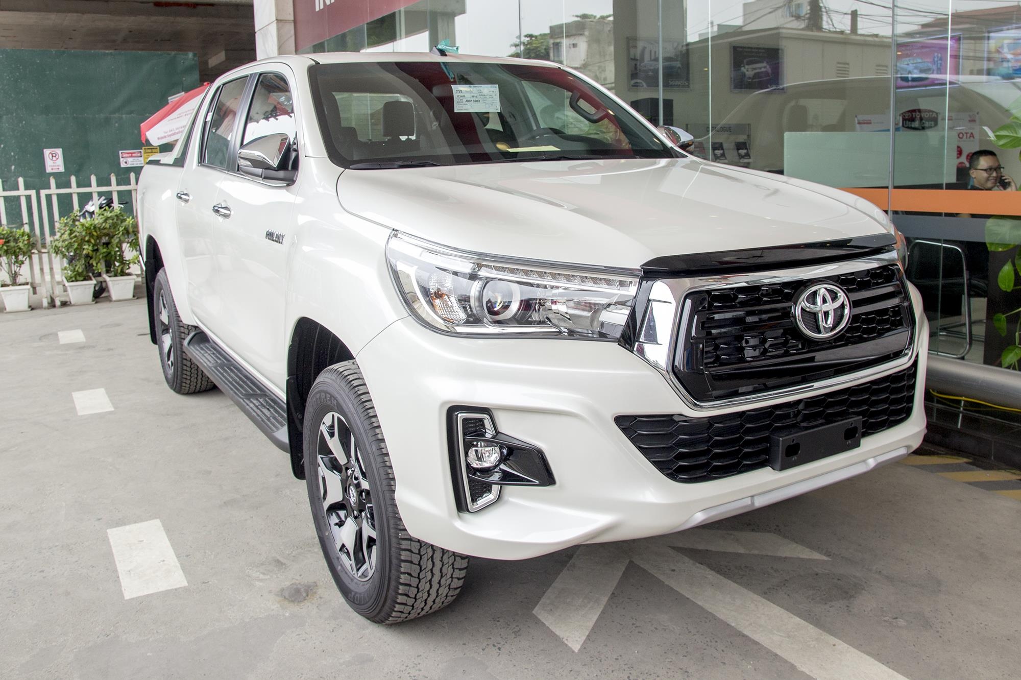 Sau Toyota Hilux, den luot Ranger, Colorado, Navara giam gia hinh anh