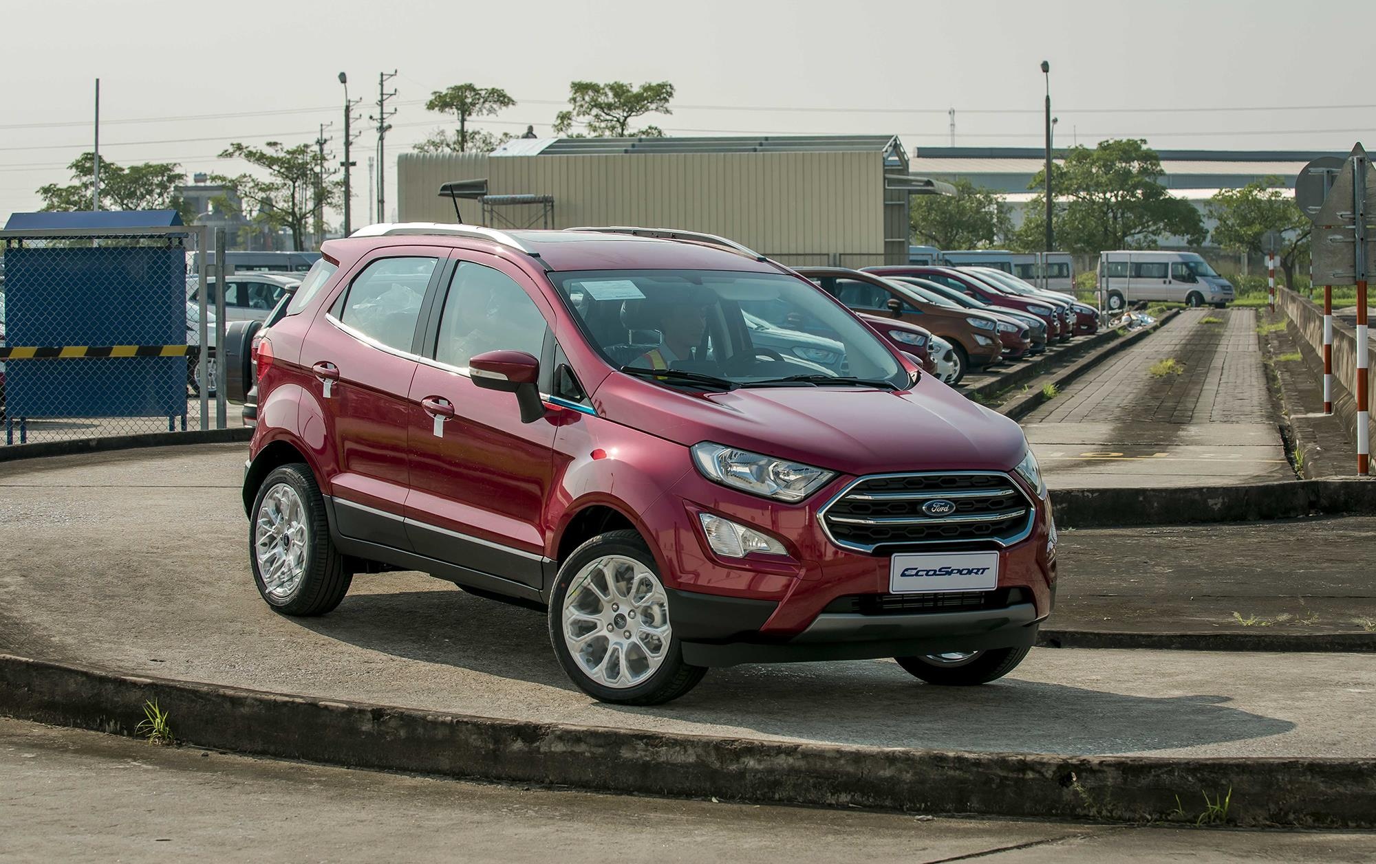 Ford EcoSport va Hyundai Kona dong loat giam gia tu 15-20 trieu hinh anh