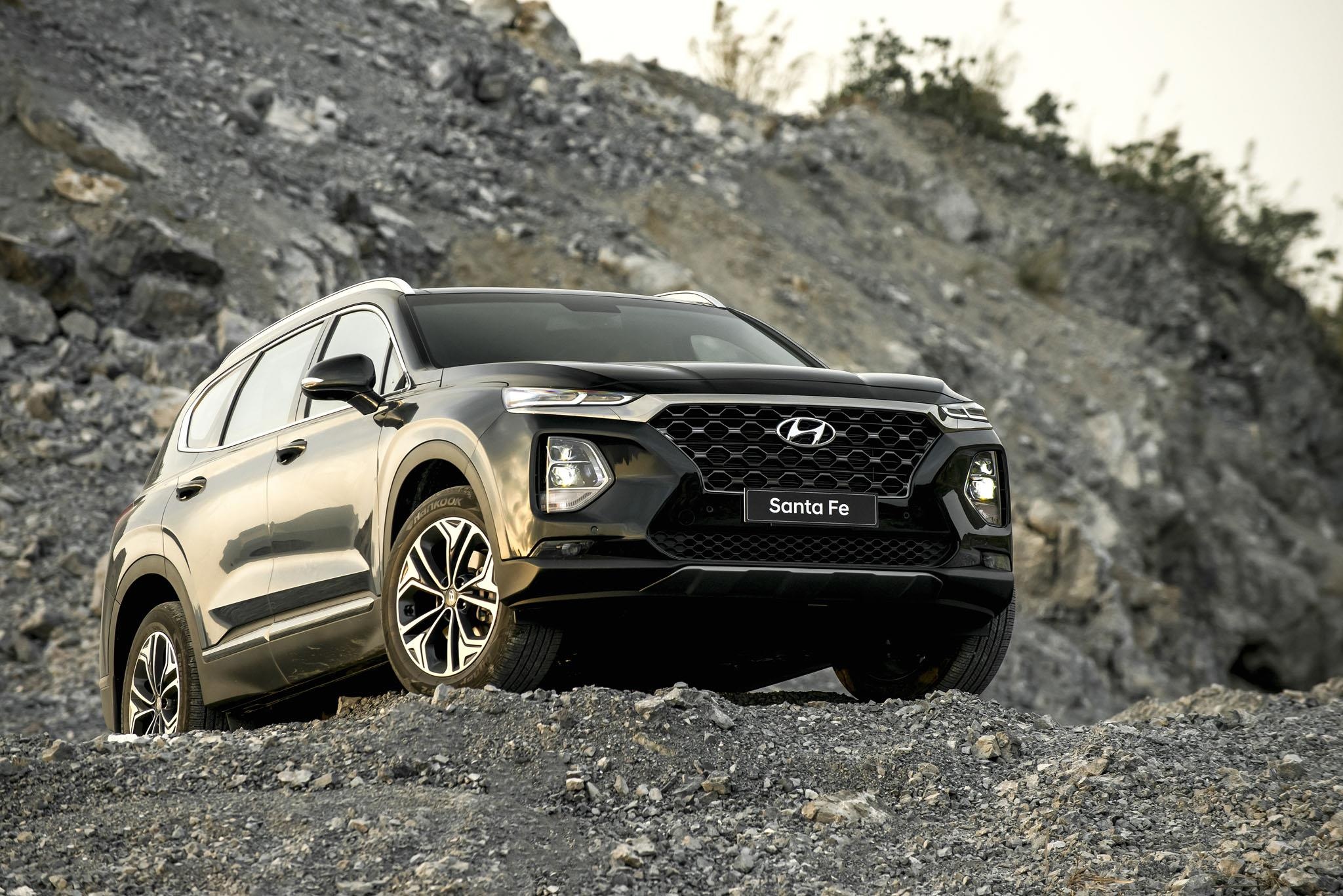 Het 'bia kem lac', Hyundai Santa Fe, Toyota Rush ve dung gia niem yet hinh anh