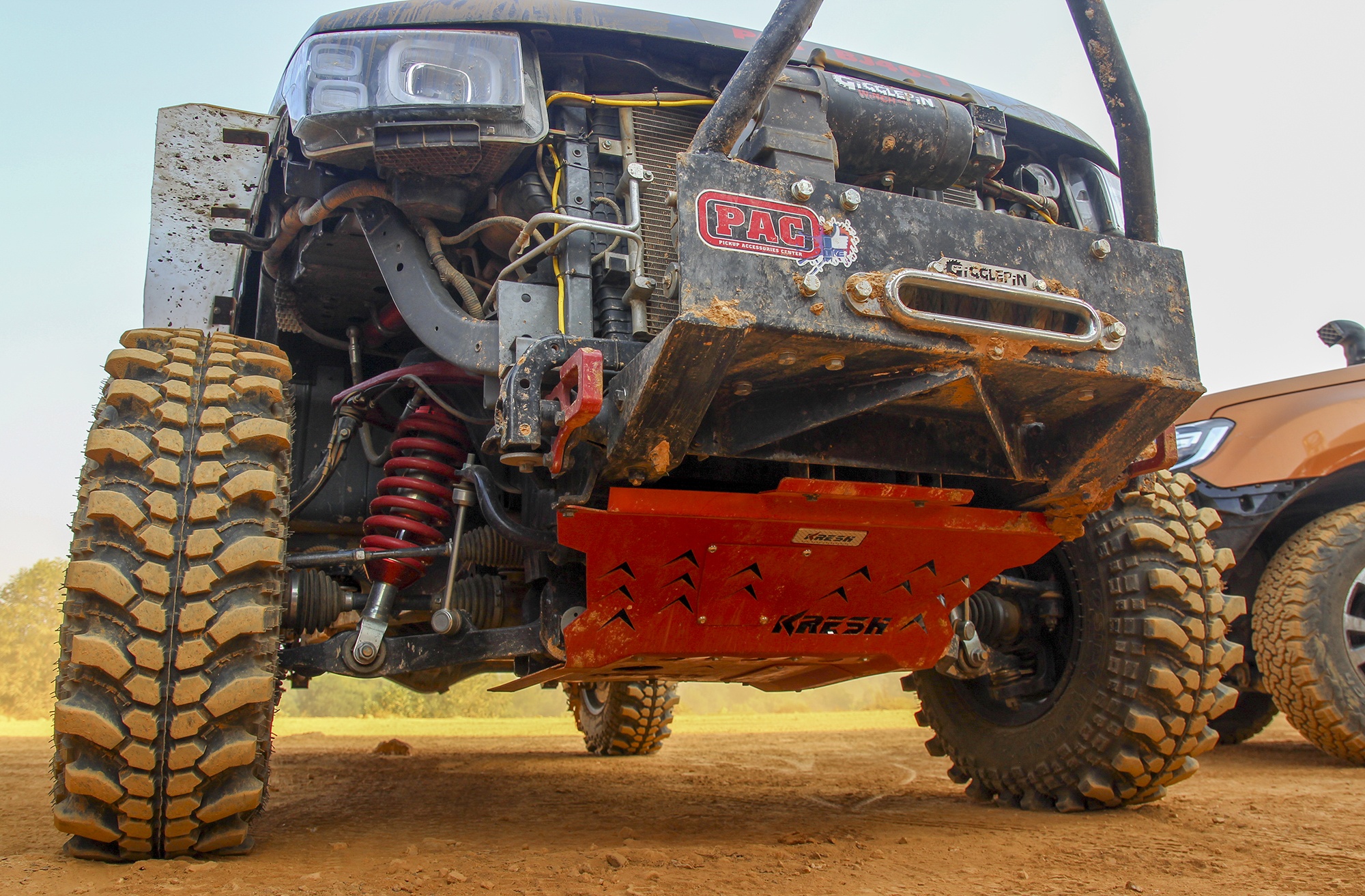 Xe Trung Quoc do gay to mo o giai off-road Ha Noi hinh anh