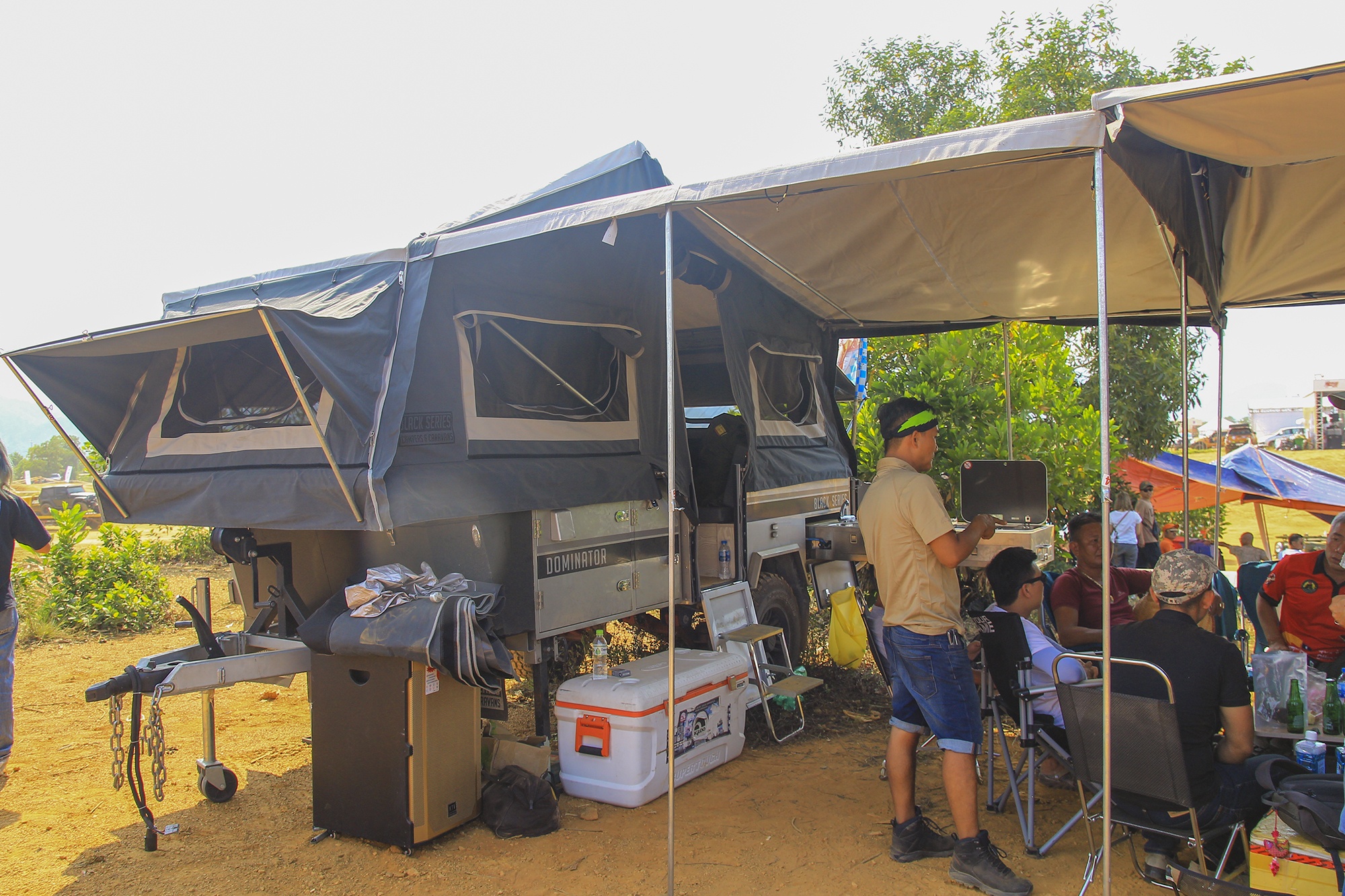 Xe leu da ngoai gia hon 300 trieu dong cua dan choi TP.HCM hinh anh