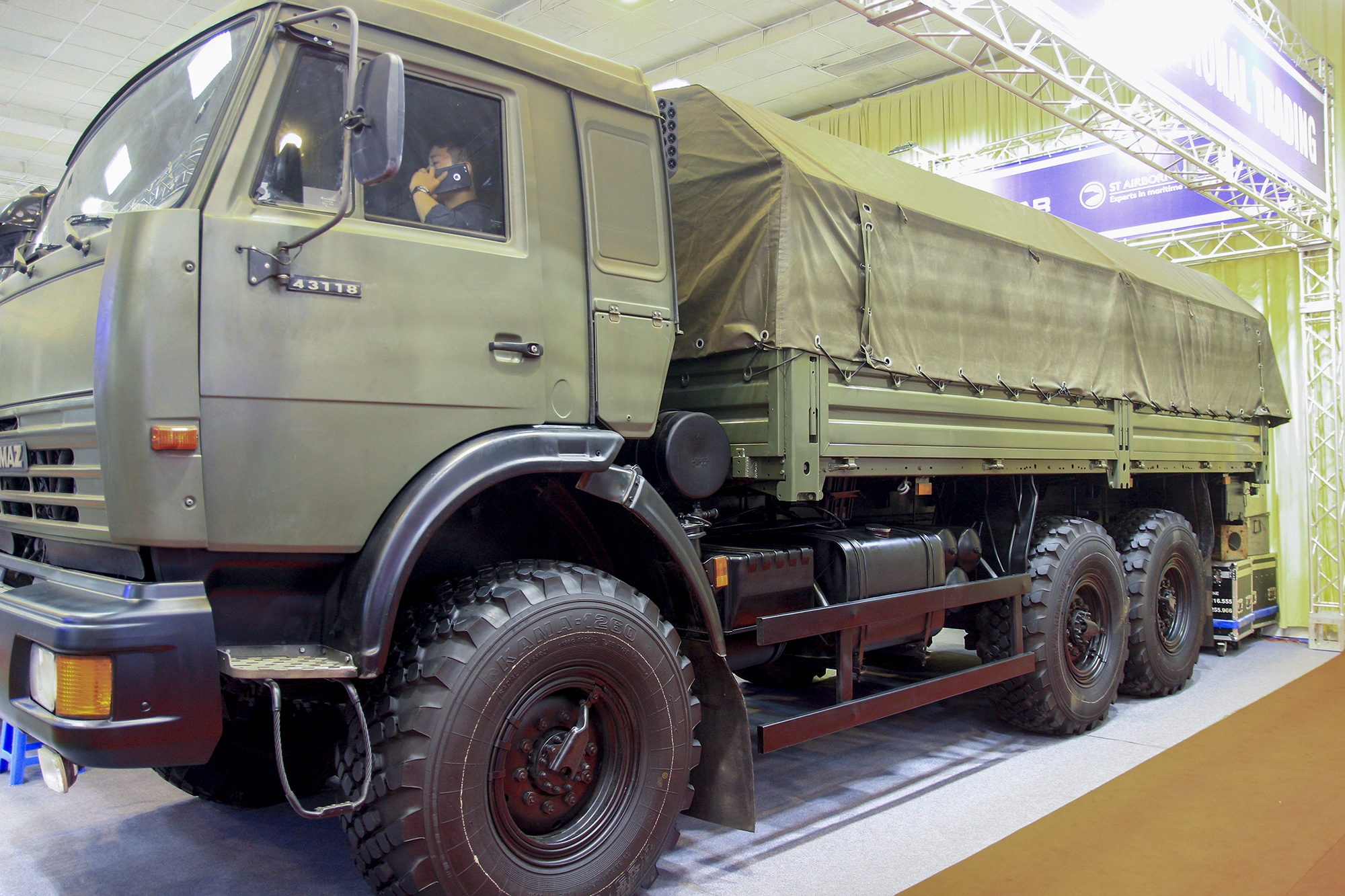 xe tai quan su co the keo xe tang,  cho ten lua anh 10