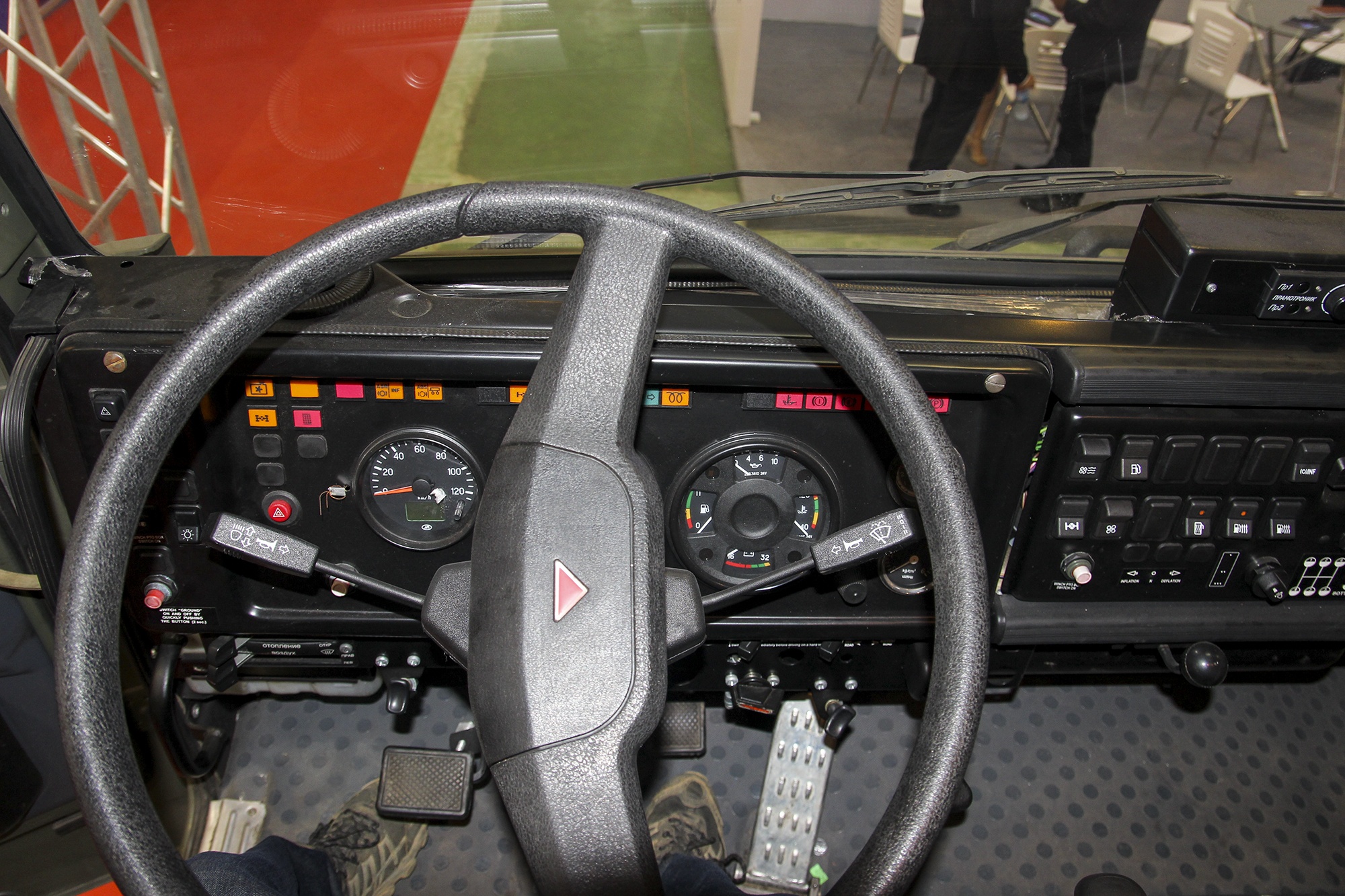 xe tai quan su co the keo xe tang,  cho ten lua anh 8