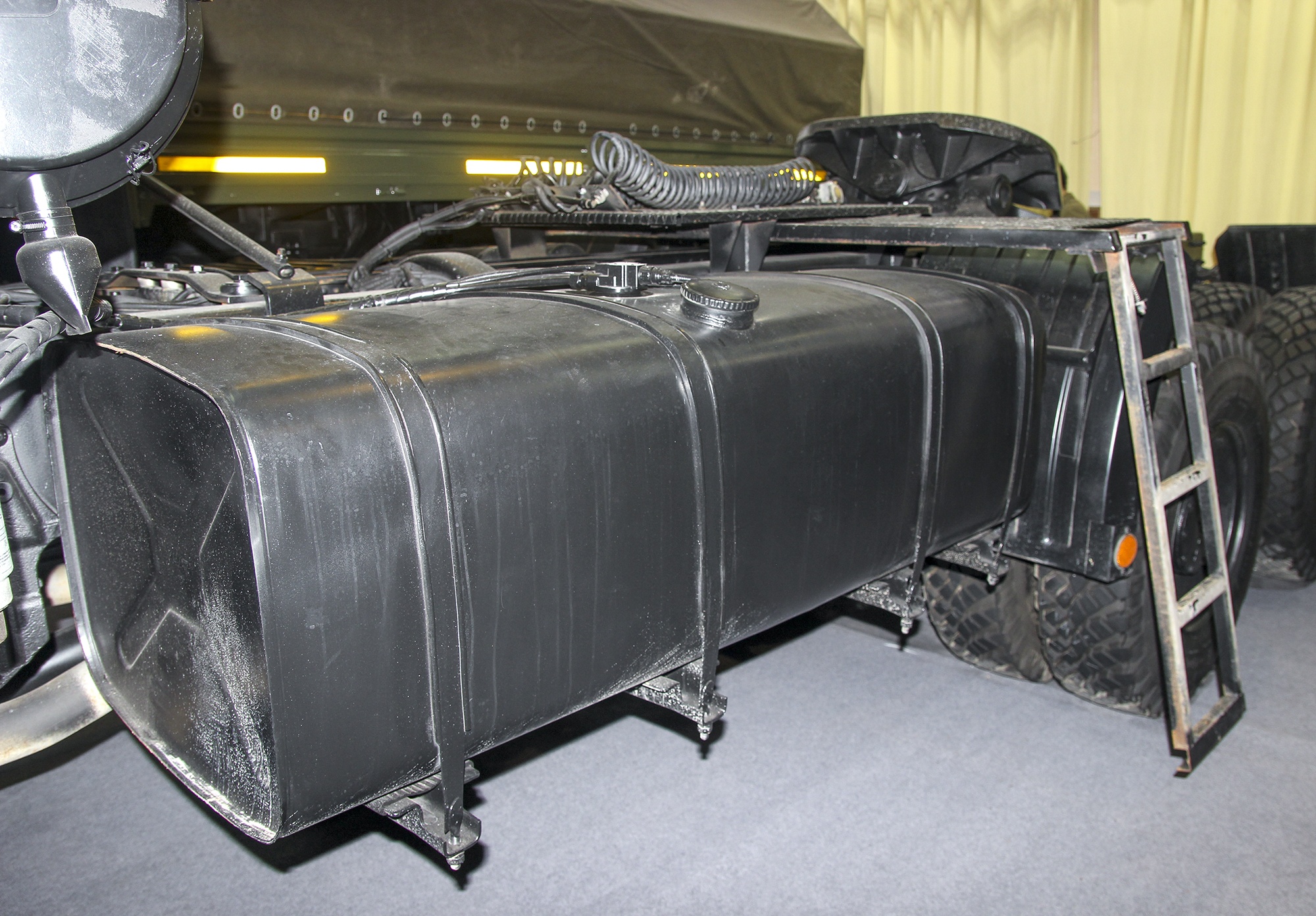 xe tai quan su co the keo xe tang,  cho ten lua anh 4