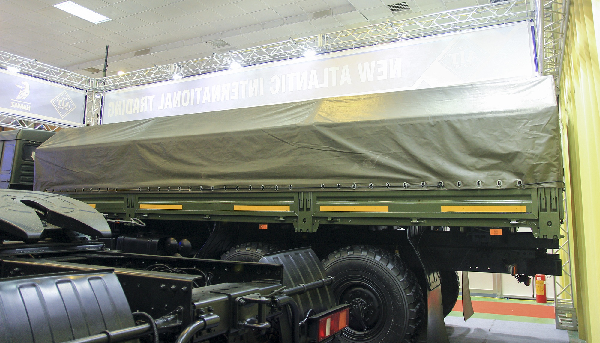 xe tai quan su co the keo xe tang,  cho ten lua anh 6