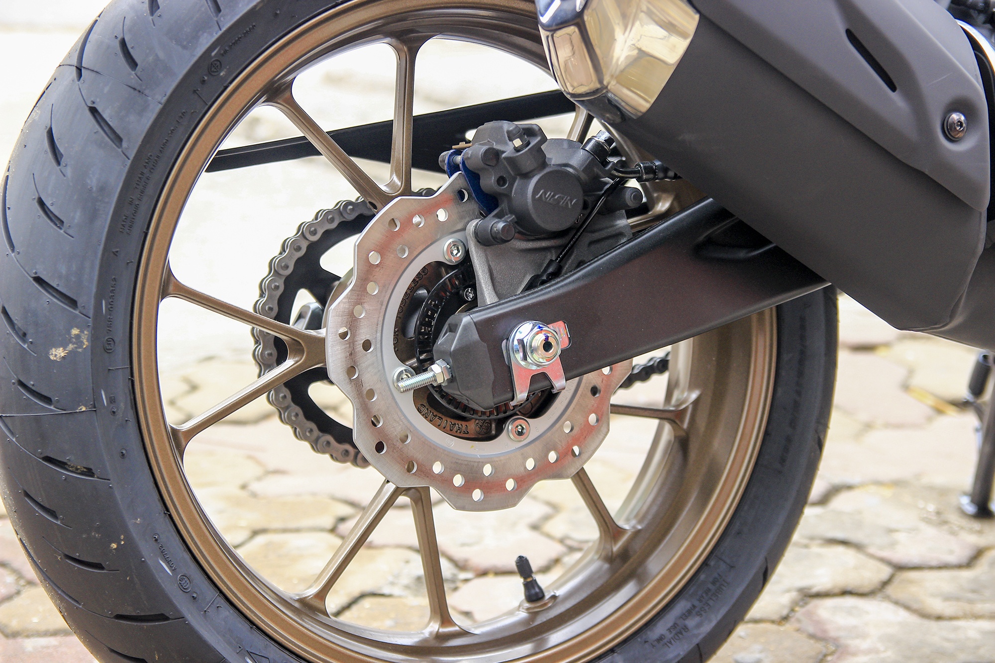 Honda,  CB300R,  dai ly,  xe nake bike anh 4